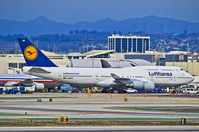 D-ABVD @ KLAX - D-ABVD Lufthansa Boeing 747-430 (cn 24740/786)

Los Angeles - International (LAX / KLAX)
USA - California, October 20, 2012
TDelCoro - by Tomás Del Coro