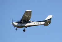 N171RA @ KSRQ - Cessna Skyhawk (N171RA) on approach to Sarasota-Bradenton International Airport - by Jim Donten
