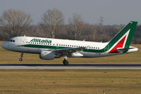 EI-IMM @ VIE - Alitalia - by Joker767