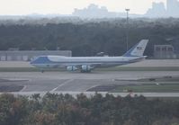 92-9000 @ MCO - Air Force One distant shot from roof top
