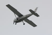 N52606 @ KSRQ - Cessna Skyhawk (N52606) arrives at Sarasota-Bradenton International Airport - by Jim Donten
