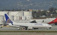 N76519 @ KLAX - Taxiing to gate - by Todd Royer