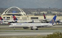 N75861 @ KLAX - Taxiing to gate - by Todd Royer