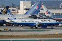 N474UA @ KLAX - UA A320 taxying to gate - by FerryPNL