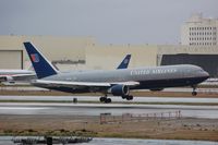 N677UA @ KLAX - Dull c/s in dull weather in LAX - by FerryPNL