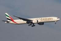 A6-ECM @ LOWW - Emirates 777-300