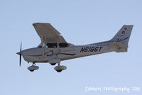N6186T @ KVNC - Cessna Skyhawk (N6186T) flies over Brohard Beach on approach to Runway 5 at Venice Municipal Airport - by Donten Photography