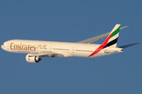 A6-EGE @ VIE - Emirates - by Chris Jilli