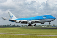 PH-BFD @ EHAM - KLM Asia Boeing B747-406M landing in EHAM/AMS - by Janos Palvoelgyi