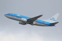 PH-BGT @ LOWW - KLM Boeing 737 - by Thomas Ranner