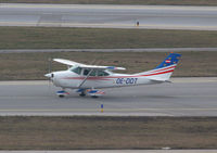 OE-DDT @ LOWW - private Cessna 182 - by Andreas Ranner