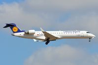 D-ACPE @ EDDF - Lufthansa CL700 landing - by FerryPNL
