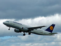 D-AIQM @ EGPH - “Lufthansa 8VV” Departs runway 24 for FRA - by Mike stanners