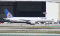 N511UA @ KLAX - Boeing 757-200