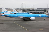 PH-BQN @ EHAM - KLM Royal Dutch Airlines - by Air-Micha