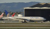 N209UA @ KLAX - Taxiing to gate at LAX - by Todd Royer
