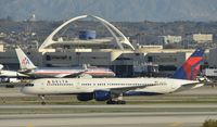 N609DL @ KLAX - Taxiing to gate at LAX - by Todd Royer