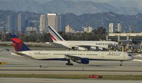 N581NW @ KLAX - Taxiing to gate - by Todd Royer