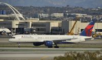 N6713Y @ KLAX - Taxiing to gate at LAX - by Todd Royer