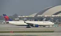 N816NW @ KLAX - Taxiing to gate at LAX - by Todd Royer