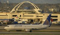 N76519 @ KLAX - Taxiing to gate at LAX - by Todd Royer