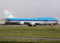 PH-BFC @ AMS - Landing on runway 06 of Schiphol Airport (Now in the very old colour) - by Willem Göebel