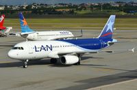 LV-BFY @ SBGR - LAN Argentina A320 taxiing to its gate - by FerryPNL
