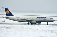 D-AIQS @ EDDL - Lufthansa A320 in DUS  this winter. - by FerryPNL