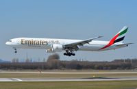 A6-EGT @ EDDL - Emirates B773 arriving in DUS - by FerryPNL
