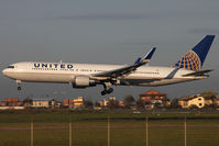 N671UA @ LIRF - Landing - by micka2b