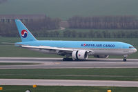 HL8226 @ VIE - Korean Air Cargo - by Joker767