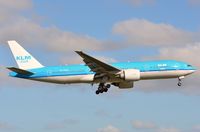 PH-BQN @ EHAM - KLM B772 landing - by FerryPNL