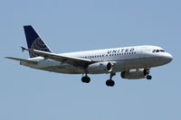 N827UA @ DFW - United Airlines landing at DFW Airport