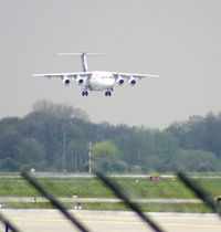 HB-IYU @ EDDV - Approaching Runway 09L Hannover (EDDV). - by Derek Flewin