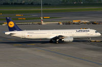 D-AISU @ VIE - Lufthansa - by Chris Jilli