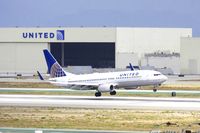 N77518 @ KLAX - United Airlines 737-800 - by speedbrds
