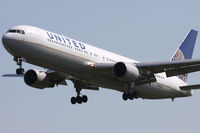N652UA @ EGLL - United Airlines, on approach to runway 27L. - by Howard J Curtis