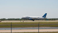 N624JB @ RSW - Landing at rwy 6 - by Mauricio Morro