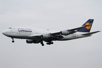 D-ABVU @ EDDF - Lufthansa Boeing 747 - by Thomas Ranner