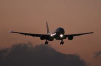 N790AN @ MIA - American 777 dusk approach