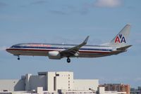 N800NN @ MIA - American 737-800 - by Florida Metal