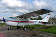 PH-VSF @ EHRD - R/Cessna F.172L Skyhawk [0877] Rotterdam~PH 07/08/2006 - by Ray Barber