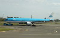 PH-AKB @ EHAM - Airbus A330-300