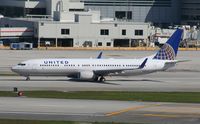 N39415 @ MIA - United 737-900 - by Florida Metal
