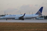N87512 @ MIA - United 737-800 - by Florida Metal
