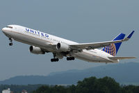N676UA @ ZRH - United Airlines - by Chris Jilli