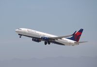 N392DA @ KLAX - Boeing 737-800