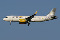 EC-LVV @ VIE - Vueling Airlines Airbus A320 - by Thomas Ramgraber