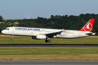 TC-JRN @ VIE - Turkish Airlines - by Chris Jilli