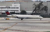 N607SK @ KLAX - CL-600-2C10